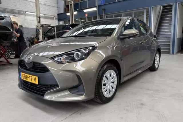 Toyota Yaris (2024) thumbnail 3