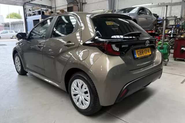 Toyota Yaris (2024) thumbnail 5
