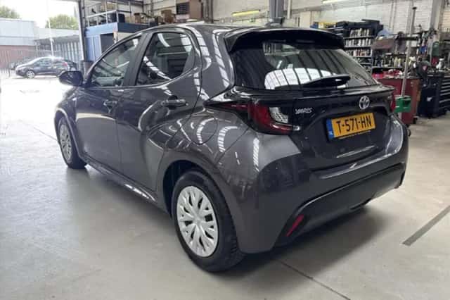 Toyota Yaris (2023) thumbnail 4