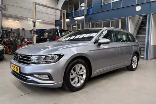 Volkswagen Passat (2023) thumbnail 1