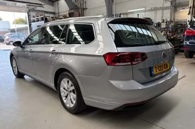 Volkswagen Passat (2023) thumbnail 4