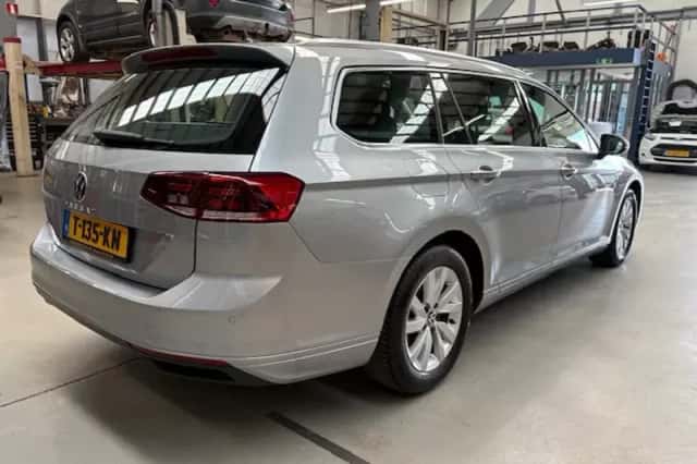 Volkswagen Passat (2023) thumbnail 6