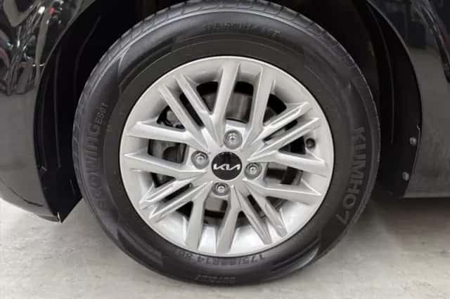 Kia Picanto (2023) thumbnail 4