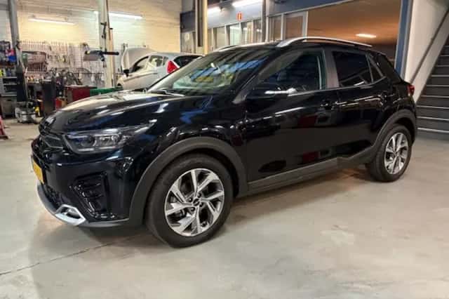 Kia Stonic (2023) thumbnail 1