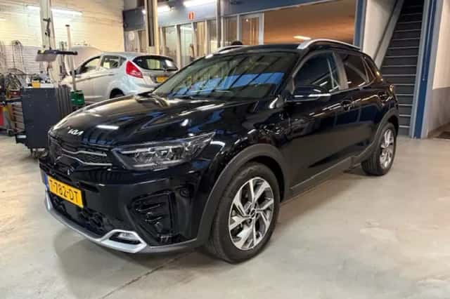 Kia Stonic (2023) thumbnail 2