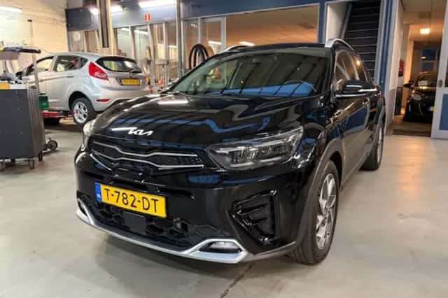 Kia Stonic (2023) thumbnail 3