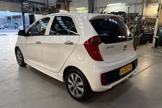 Kia Picanto (2015) thumbnail 4