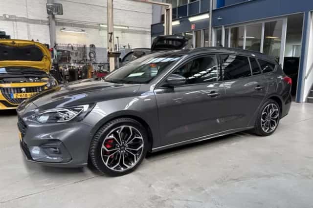 Ford Focus (2021) thumbnail 2