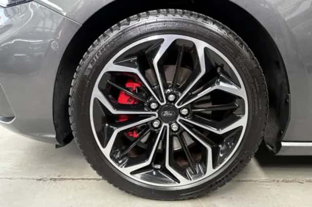 Ford Focus (2021) thumbnail 3