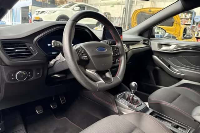 Ford Focus (2021) thumbnail 6