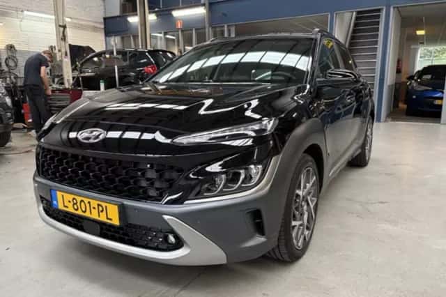Hyundai Kona (2021) thumbnail 3
