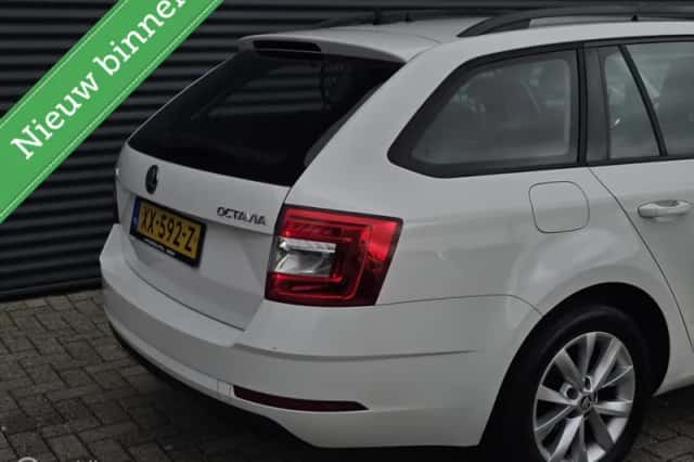 Škoda Octavia (2019) thumbnail 5