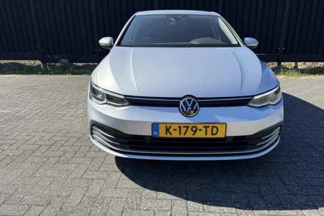 Volkswagen Golf (2021) thumbnail 2