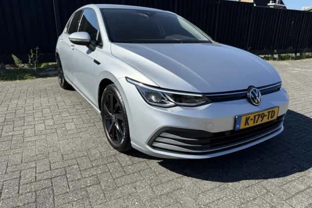 Volkswagen Golf (2021) thumbnail 3