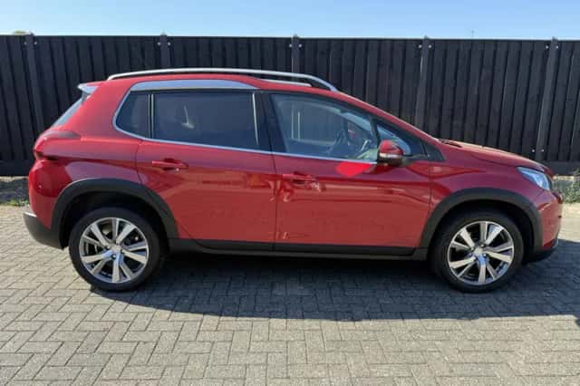 Peugeot 2008 (2019) thumbnail 4