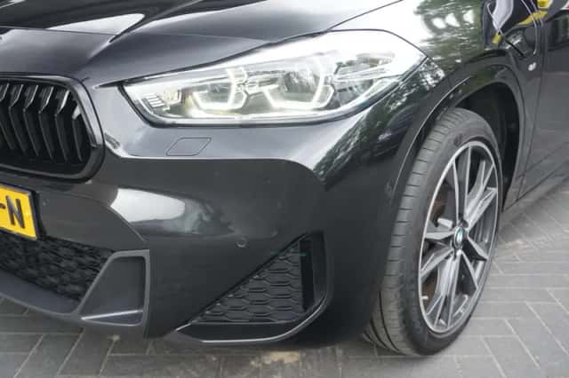 BMW X2 (2021) thumbnail 2