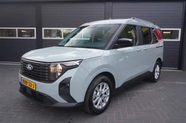 Ford Tourneo Courier (2024) thumbnail 1