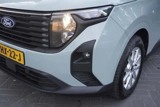 Ford Tourneo Courier (2024) thumbnail 2