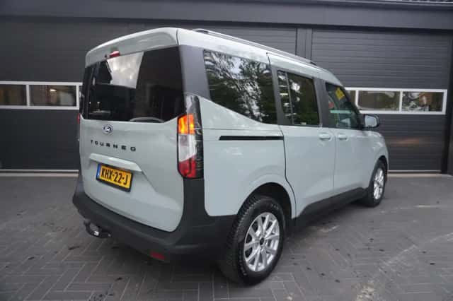Ford Tourneo Courier (2024) thumbnail 4