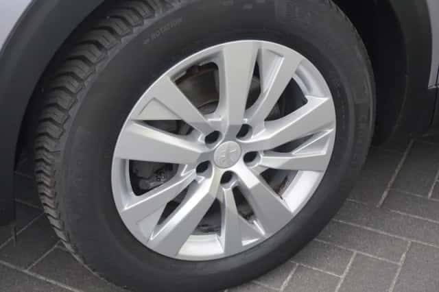 Peugeot 3008 (2023) thumbnail 3