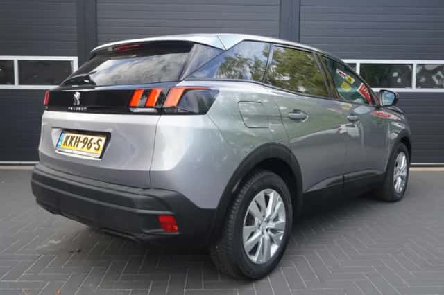 Peugeot 3008 (2023) thumbnail 4