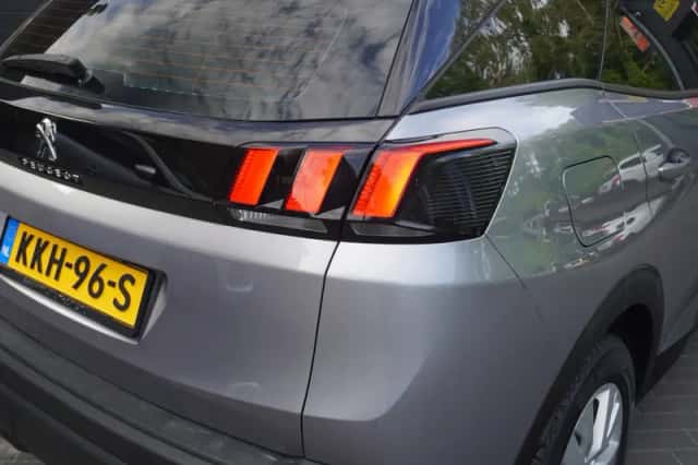 Peugeot 3008 (2023) thumbnail 5
