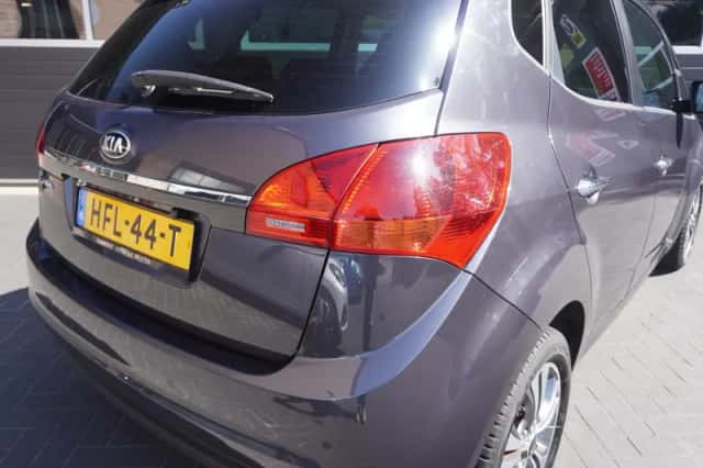 Kia Venga (2016) thumbnail 5