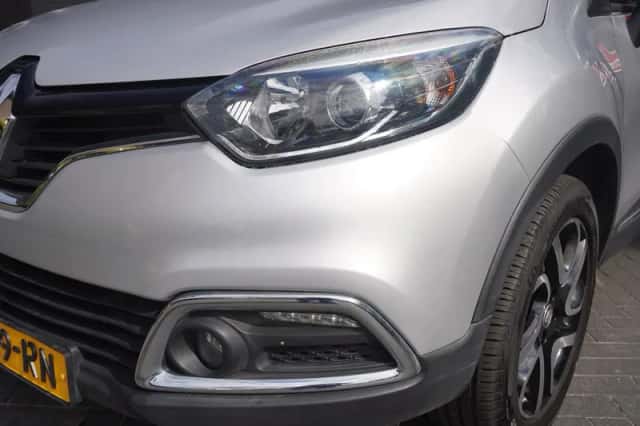 Renault Captur (2017) thumbnail 2