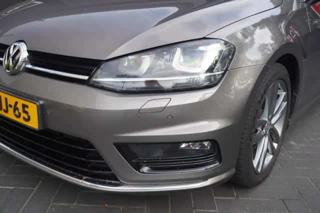 Volkswagen Golf (2015) thumbnail 2