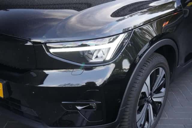 Volvo XC40 (2022) thumbnail 2