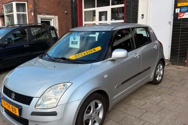 Suzuki Swift (2006) thumbnail 2