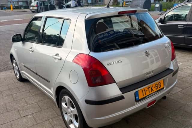 Suzuki Swift (2006) thumbnail 3