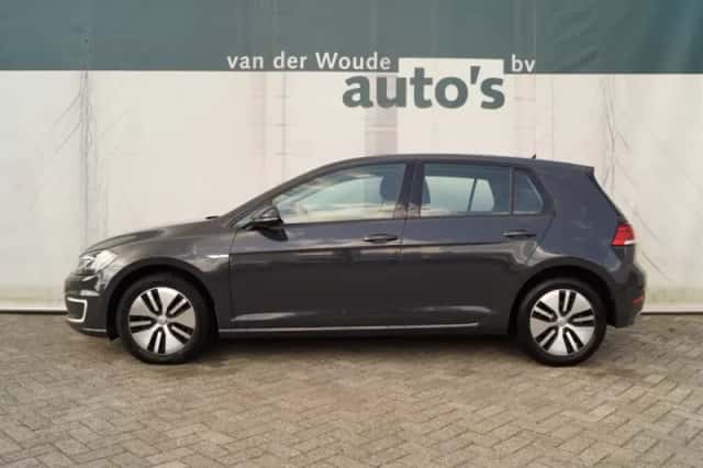 Volkswagen e-Golf (2018) thumbnail 1