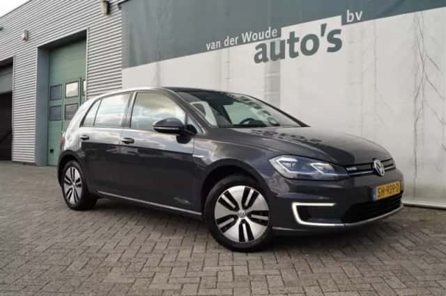 Volkswagen e-Golf (2018) thumbnail 3