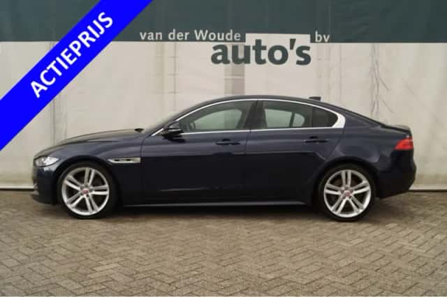 Jaguar XE (2018) thumbnail 1