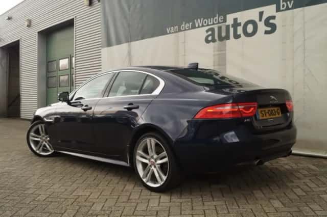 Jaguar XE (2018) thumbnail 5
