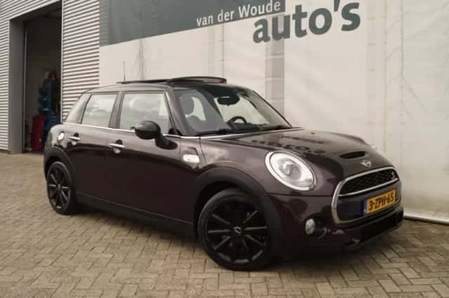 MINI Cooper (2015) thumbnail 3