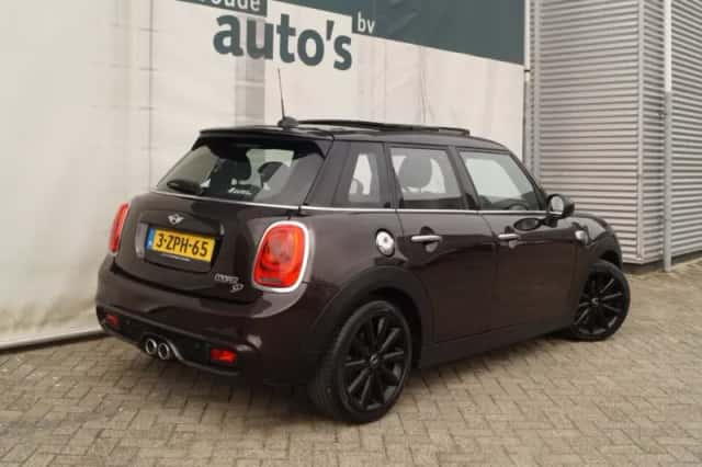 MINI Cooper (2015) thumbnail 4