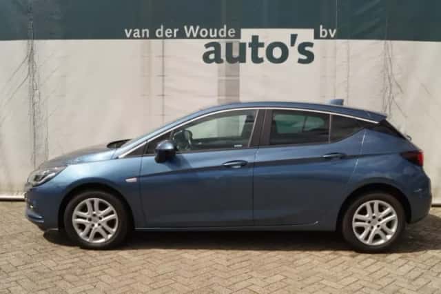Opel Astra (2017) thumbnail 1