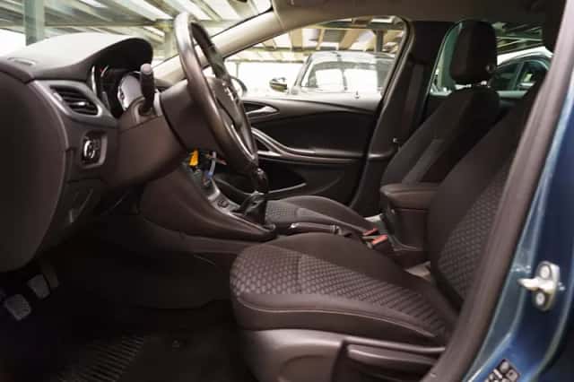 Opel Astra (2017) thumbnail 2