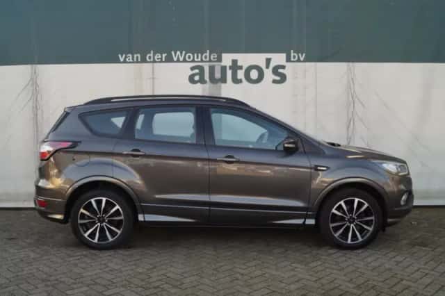 Ford Kuga (2018) thumbnail 2