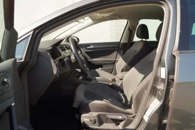 Volkswagen Golf (2019) thumbnail 6
