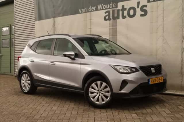 SEAT Arona (2024) thumbnail 4