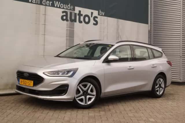 Ford Focus (2022) thumbnail 2