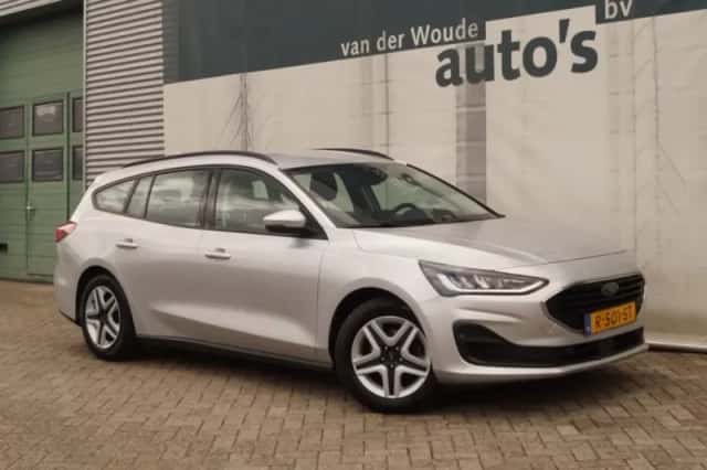 Ford Focus (2022) thumbnail 3