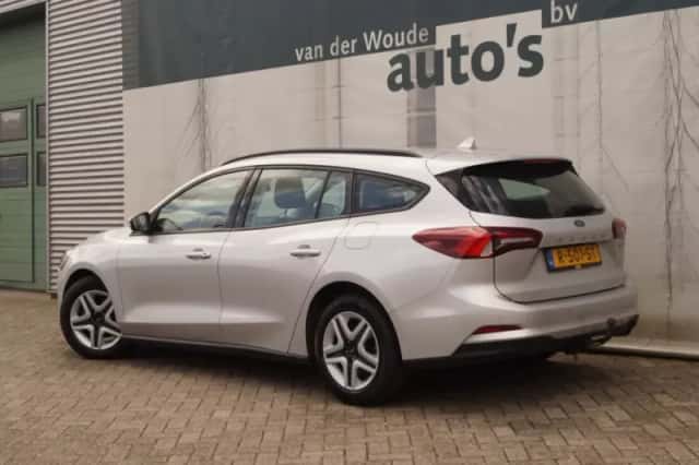 Ford Focus (2022) thumbnail 5