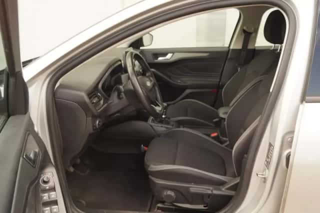 Ford Focus (2022) thumbnail 6