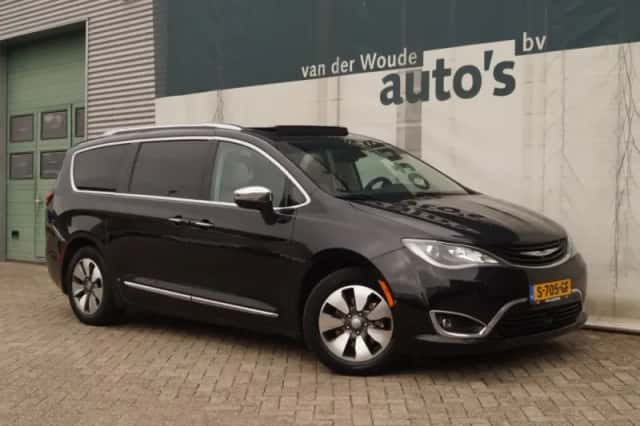 Chrysler Pacifica (2018) thumbnail 4