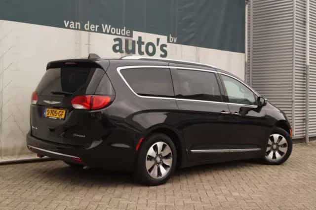 Chrysler Pacifica (2018) thumbnail 5