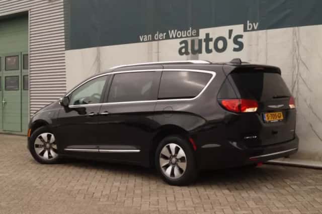 Chrysler Pacifica (2018) thumbnail 6